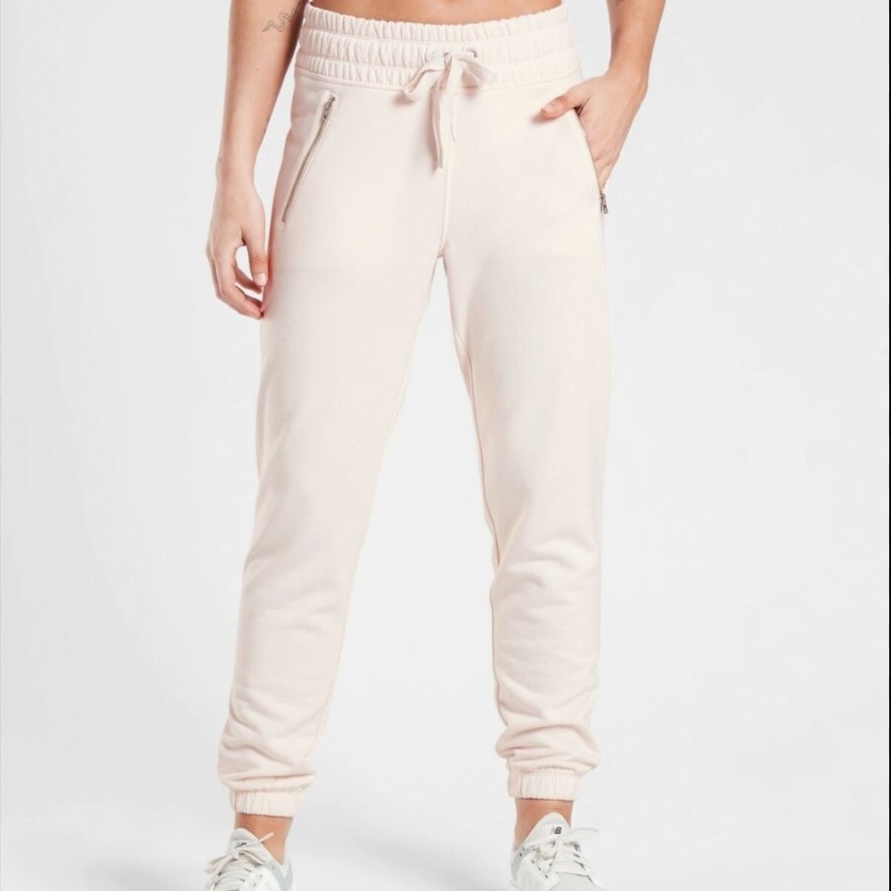 Athleta Bounce Back Jogger in Blush/Pale Pink Size M